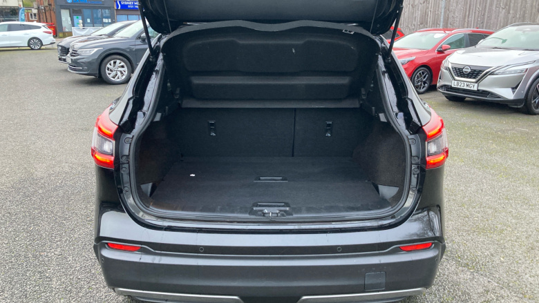 Nissan Qashqai 1.3 DiG-T N-Connecta 5dr Petrol Hatchback